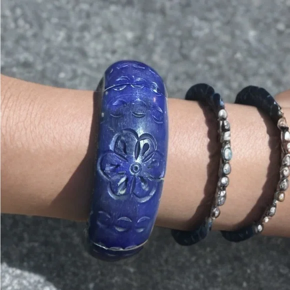 Bone Blue Floral Bangle Bracelet - Picture 1 of 12